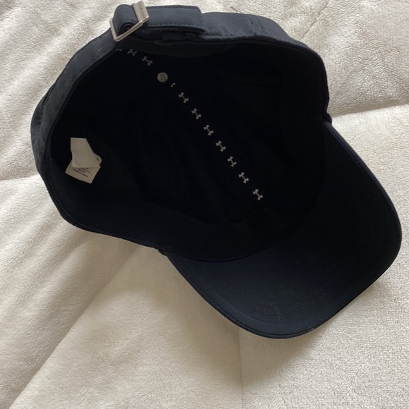 Under Armour Black Baseball Cap - Picture 3 of 6